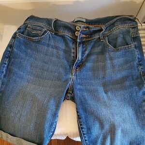 Levi's 515 Bermuda Shorts With Rolled Hem. Size 12